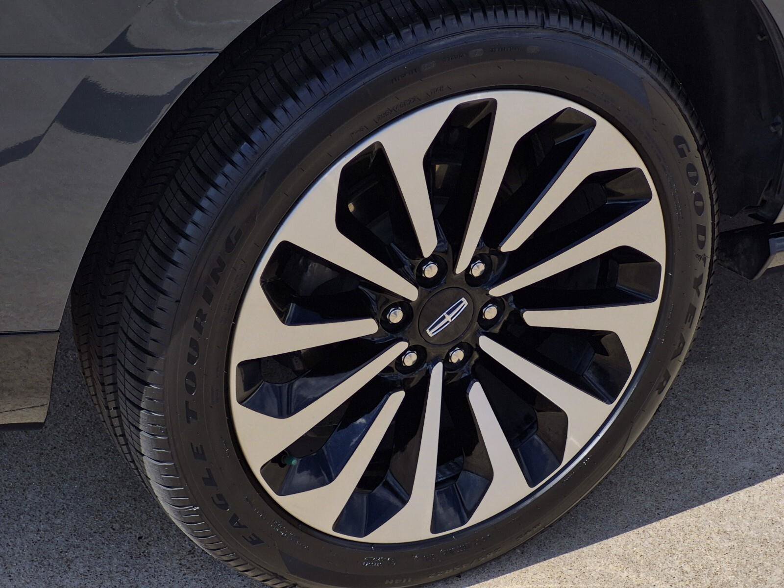 Used 2024 Lincoln Navigator Reserve AWD/4WD image 7