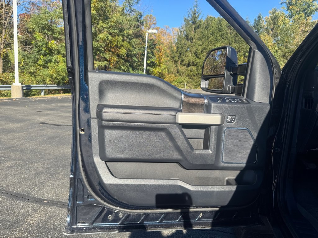Used 2022 Ford F350 Lariat w/ Tremor Off-Road Package AWD/4WD image 15