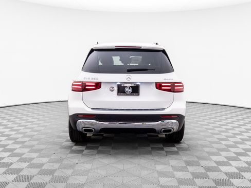 New 2025 Mercedes-Benz GLB 250 4MATIC image 4