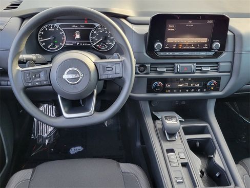 Used 2025 Nissan Pathfinder S image 4