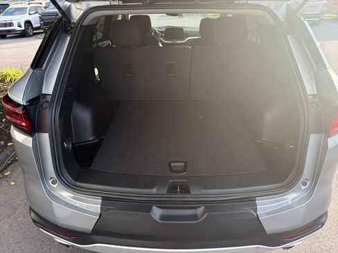 Used 2025 Chevrolet Blazer LT AWD/4WD image 5