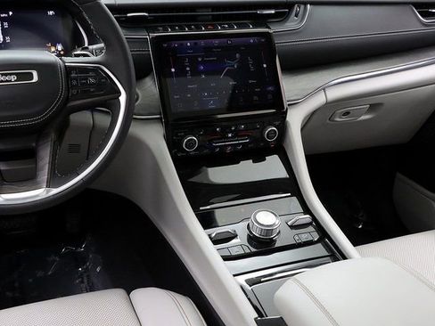 Used 2023 Jeep Grand Cherokee Overland w/ Luxury Tech Group IV image 15