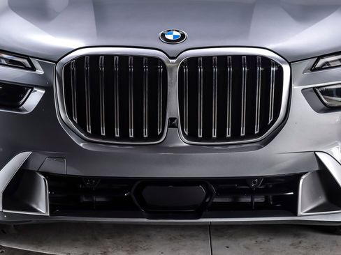 Used 2023 BMW X7 xDrive40i AWD/4WD image 9
