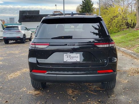 New 2025 Jeep Grand Cherokee Altitude image 34