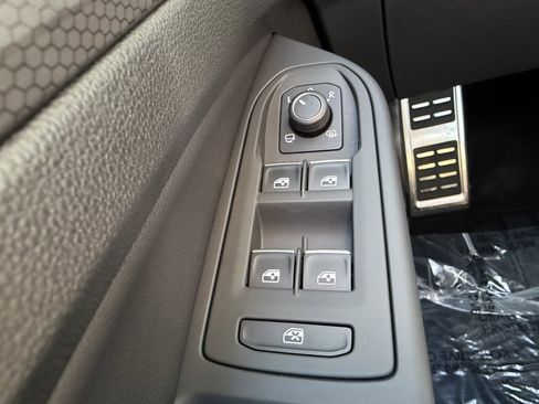 Used 2024 Volkswagen GTI SE w/ SE Leather Seats Package image 29