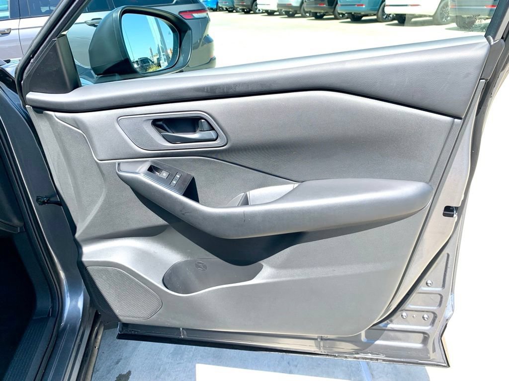 Used 2026 Nissan Rogue S FWD image 27