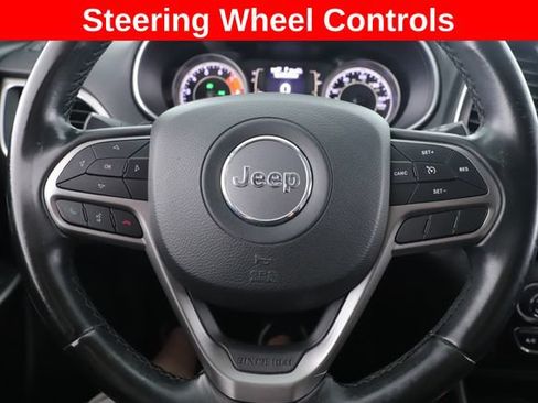Used 2020 Jeep Cherokee Latitude Plus AWD/4WD image 24
