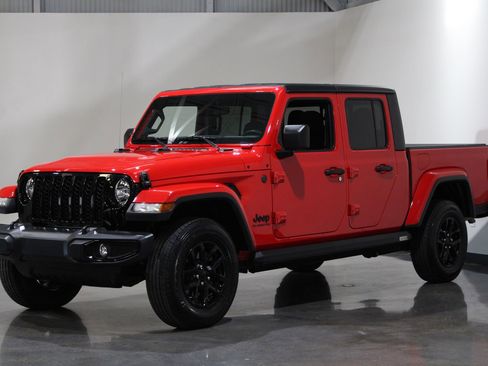 Used 2022 Jeep Gladiator Sport image 7