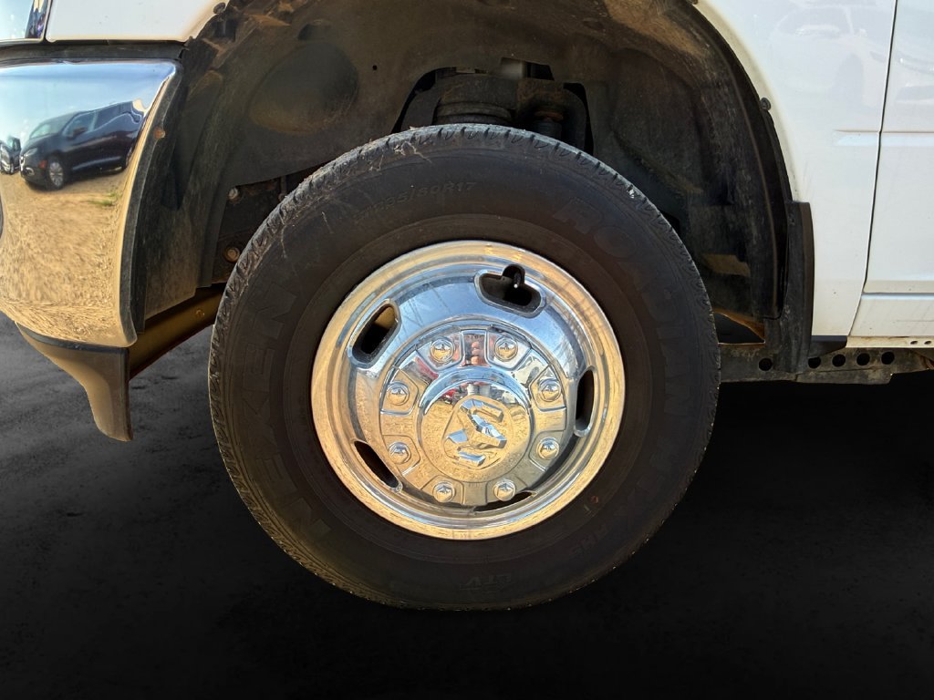Used 2024 RAM 3500 Tradesman w/ Chrome Appearance Group AWD/4WD image 11