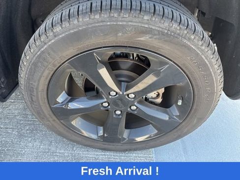 Used 2023 Jeep Grand Cherokee Limited w/ Luxury Tech Group II AWD/4WD image 17