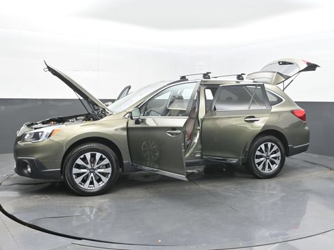 Used 2017 Subaru Outback 3.6R Touring AWD/4WD image 37