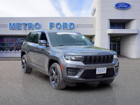 Used 2023 Jeep Grand Cherokee Altitude AWD/4WD image 1