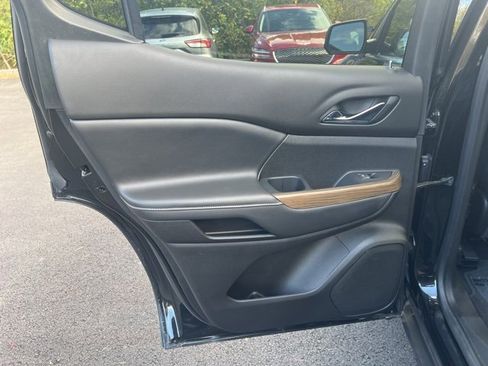 Used 2023 GMC Acadia SLE w/ Driver Convenience Package image 23