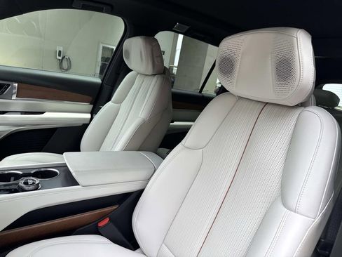 New 2026 Cadillac Vistiq Sport image 21