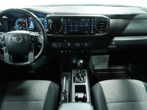 Used 2020 Toyota Tacoma TRD Off-Road w/ Technology Package AWD/4WD image 16