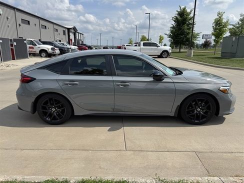 Used 2025 Honda Civic Sport image 4