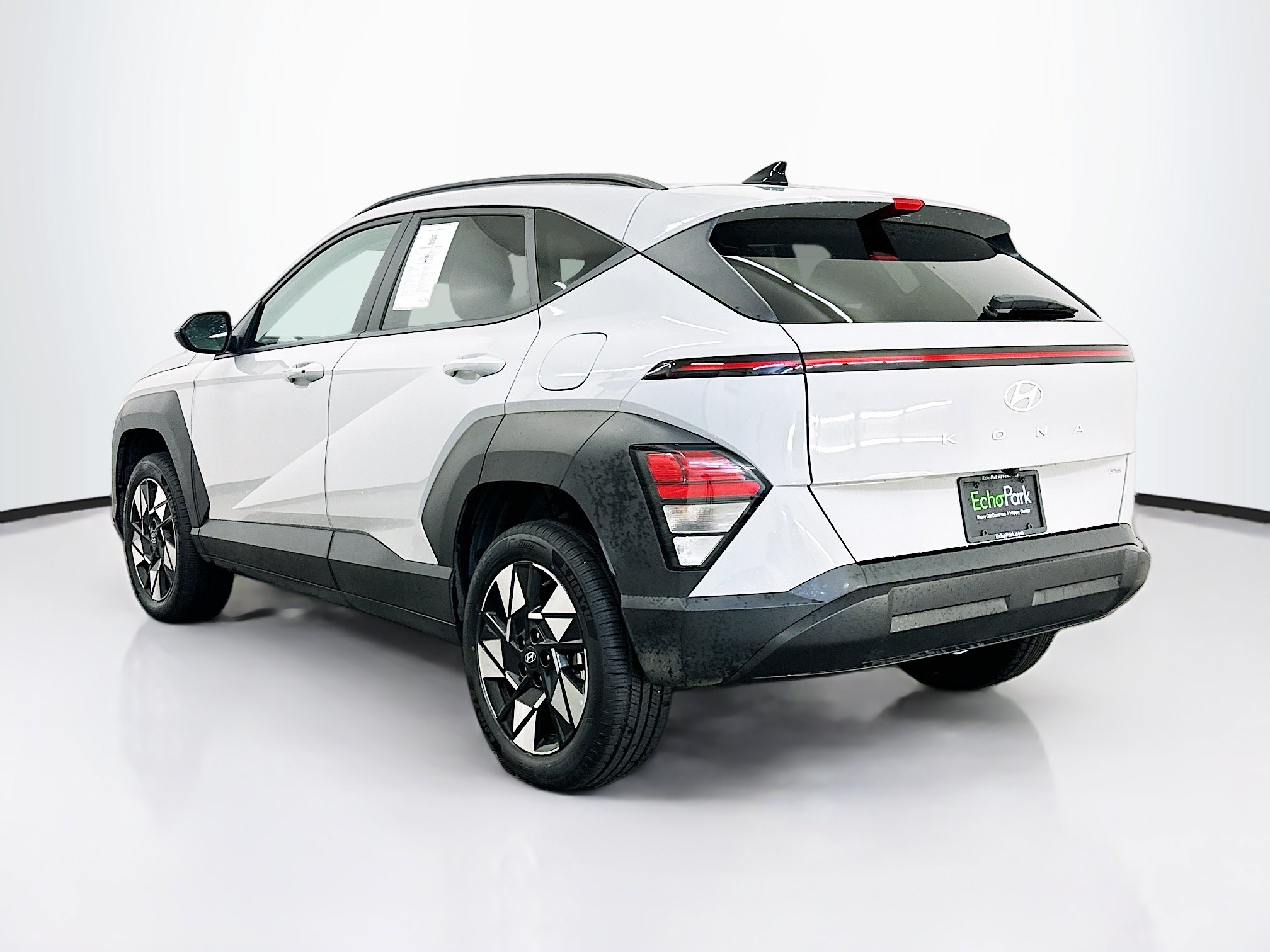 Used 2025 Hyundai Kona SEL AWD/4WD image 5