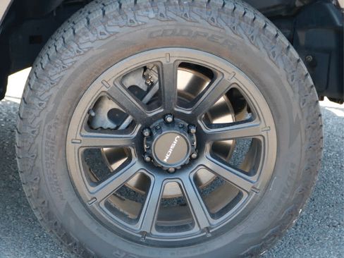 Used 2020 RAM 1500 Laramie AWD/4WD image 13
