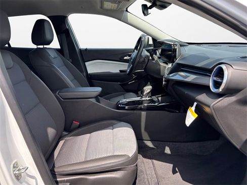 Used 2024 Chevrolet Trax LT w/ Driver Confidence Package image 15