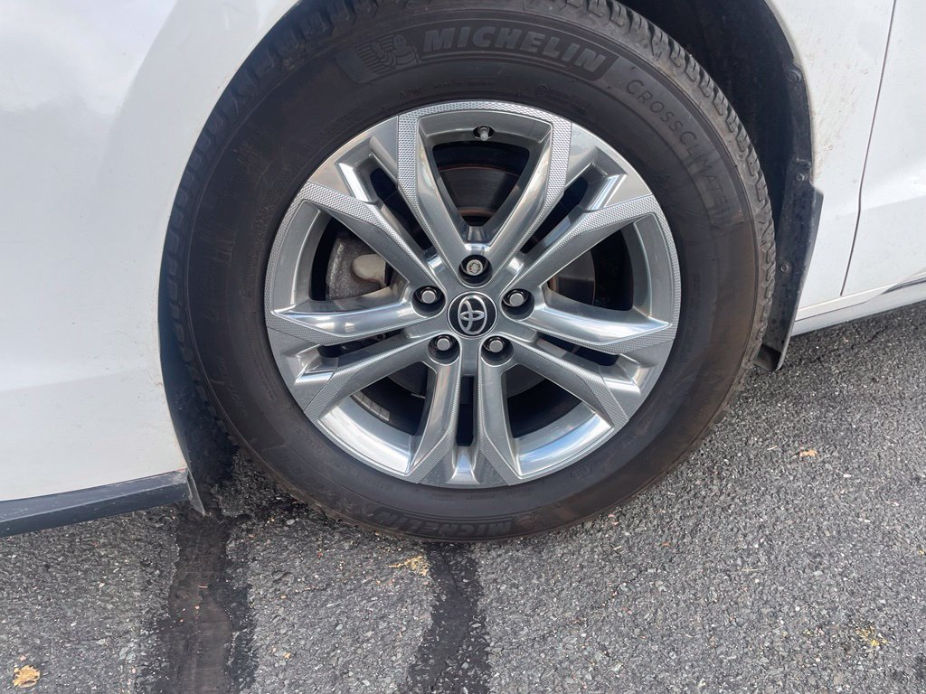 Used 2023 Toyota Sienna XSE w/ XSE Plus Package AWD/4WD image 3