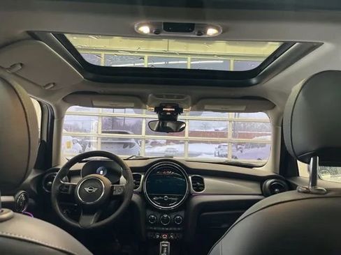 Used 2022 MINI Cooper 4-Door Hardtop image 15