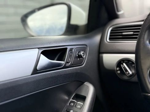 Used 2012 Volkswagen Jetta GLI Autobahn image 22