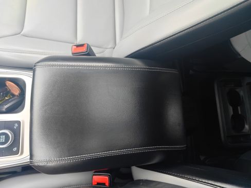 Used 2021 Ford Explorer XLT w/ Equipment Group 202A image 29