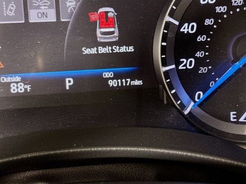 Used 2021 Toyota Highlander Limited FWD image 12