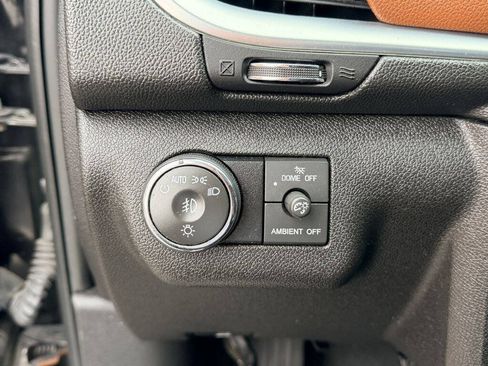 Used 2017 Chevrolet Traverse LT w/ Style and Technology Package FWD image 16