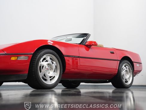 Used 1990 Chevrolet Corvette Convertible RWD image 23