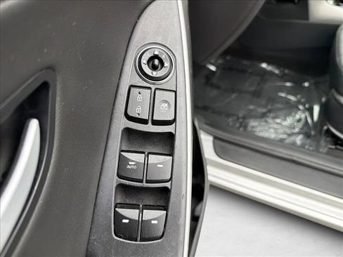 Used 2014 Hyundai Elantra GT w/ Option Group 03 image 11