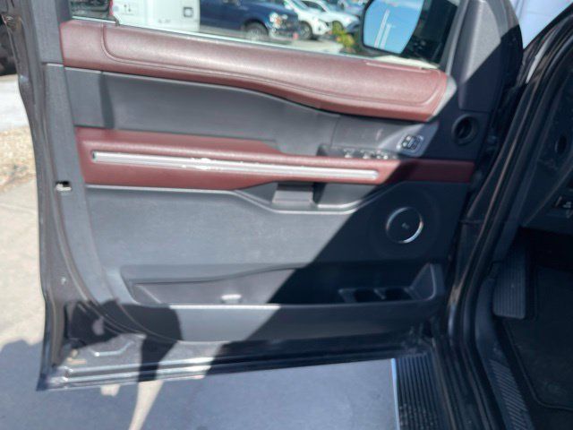 Used 2023 Ford Expedition Limited AWD/4WD image 14