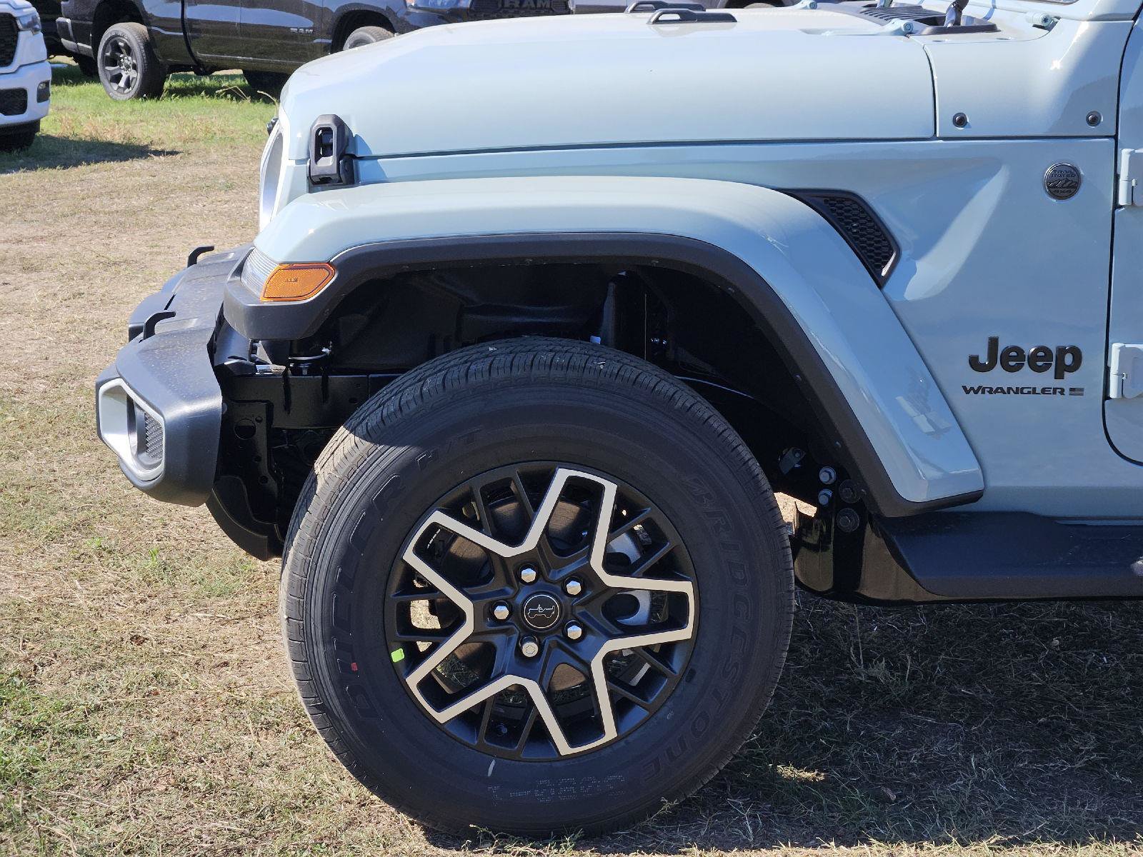 New 2027 Jeep Wrangler Unlimited Sahara w/ Whitecap Package AWD/4WD image 7