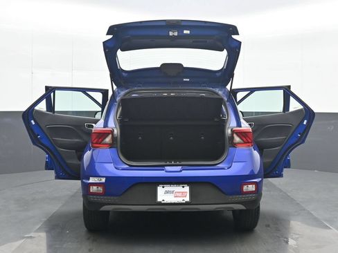 Used 2025 Hyundai Venue SEL FWD image 35