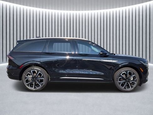 Certified 2024 Lincoln Nautilus Reserve image 2