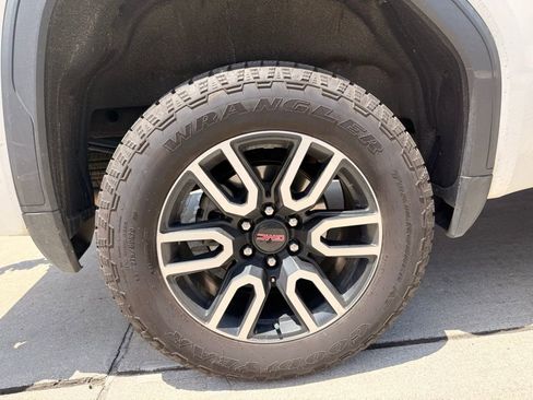 Used 2023 GMC Sierra 1500 AT4 w/ Technology Package AWD/4WD image 6