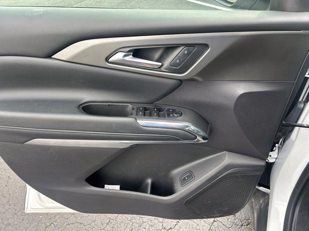 Used 2025 Chevrolet Traverse LT FWD image 13