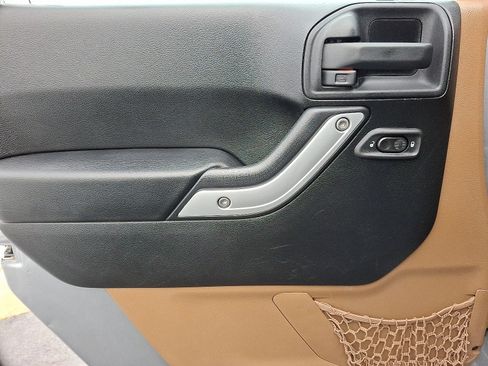 Used 2014 Jeep Wrangler Unlimited Sahara w/ Connectivity Group image 10