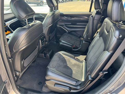 Used 2022 Jeep Grand Cherokee L Laredo image 13