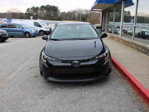 Used 2021 Toyota Corolla LE image 2