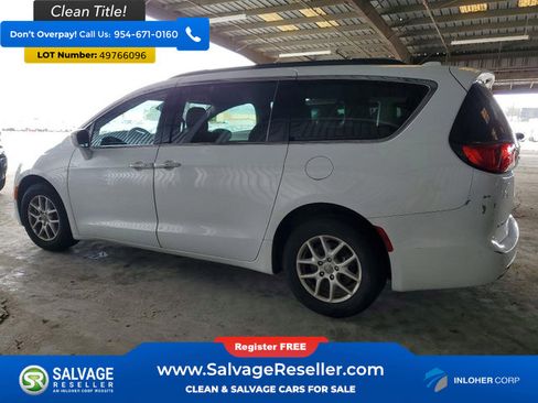 Used 2020 Chrysler Pacifica Touring image 3