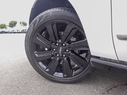 Used 2022 Lincoln Navigator Reserve AWD/4WD image 10