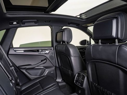 Certified 2026 Porsche Macan AWD/4WD image 16