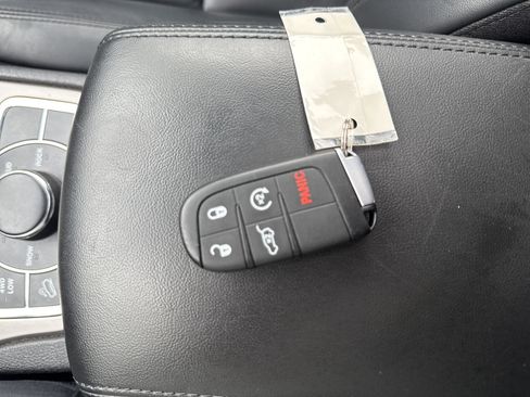 Used 2021 Jeep Grand Cherokee Limited image 31