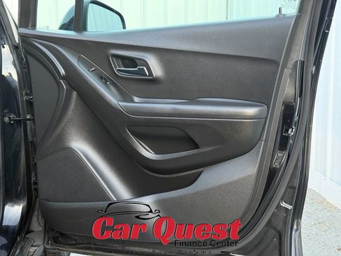 Used 2019 Chevrolet Trax LT w/ LT Convenience Package AWD/4WD image 19