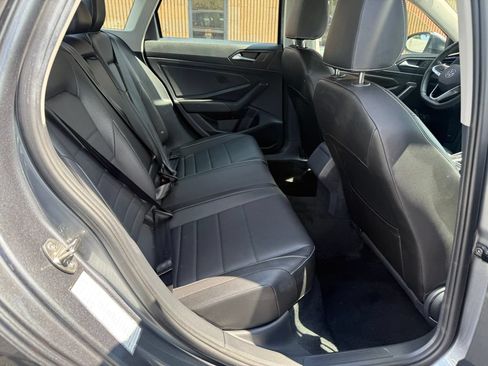 Used 2024 Volkswagen Jetta SE FWD image 13