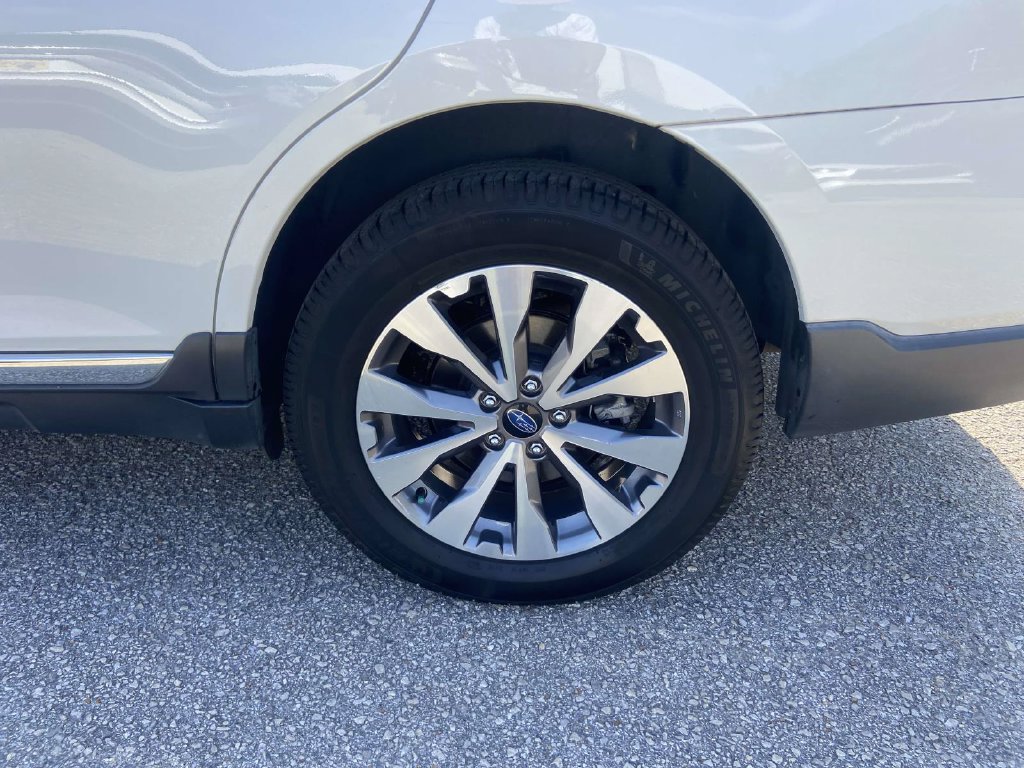 Used 2019 Subaru Outback 3.6R Touring AWD/4WD image 6