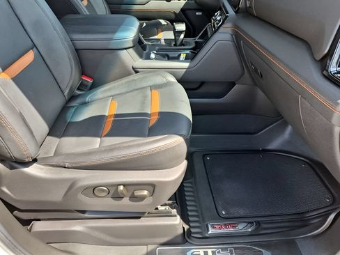 Used 2025 GMC Sierra 1500 AT4 w/ AT4 Premium Package AWD/4WD image 19