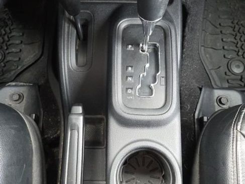 Used 2016 Jeep Wrangler Unlimited Sahara w/ Dual Top Group image 17