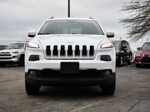 Used 2018 Jeep Cherokee Latitude Plus w/ Comfort/Convenience Group image 2